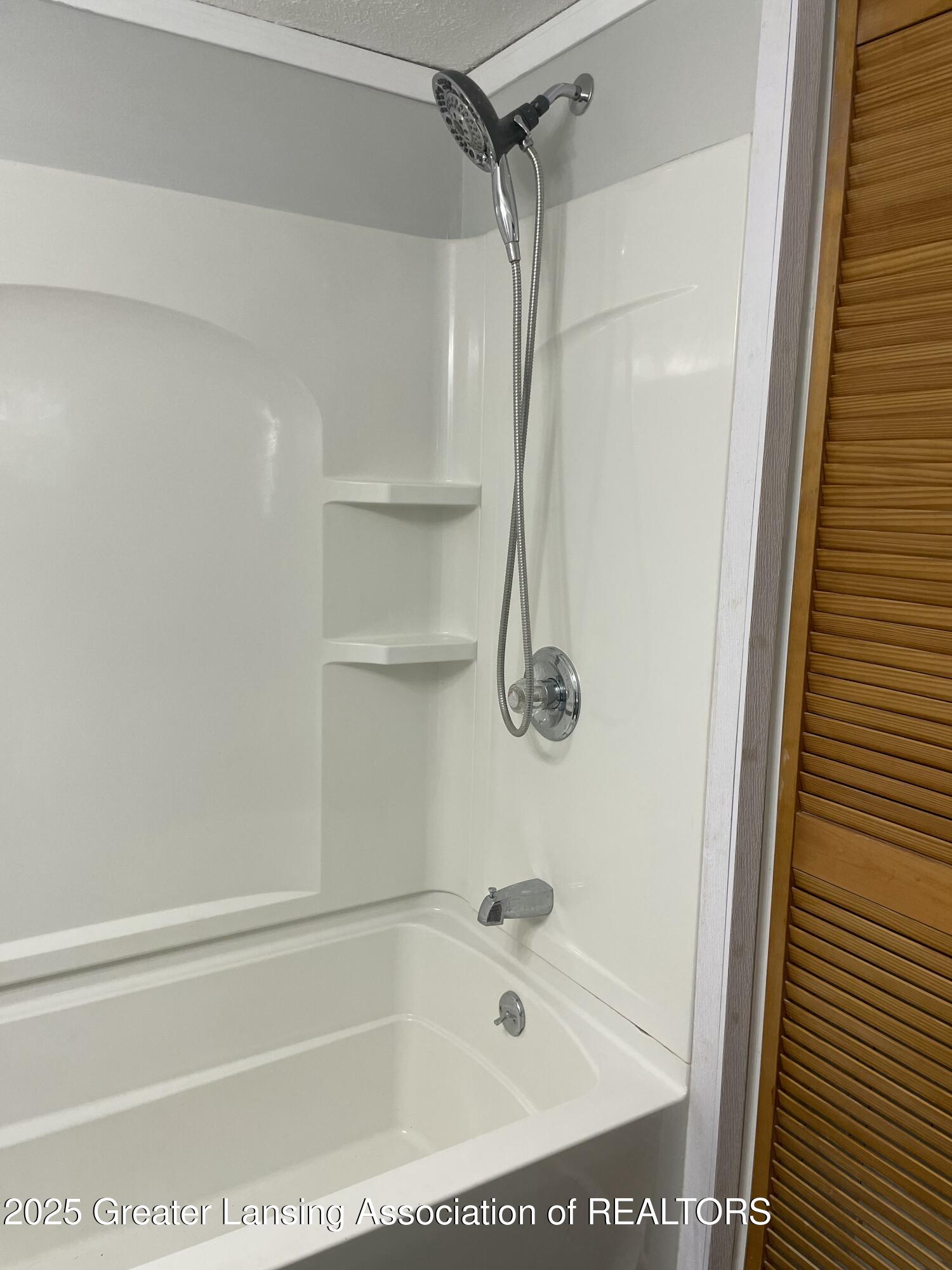 15792 Turner Road Lansing, MI 48906 - Photo 13 of 56 IMG_8229