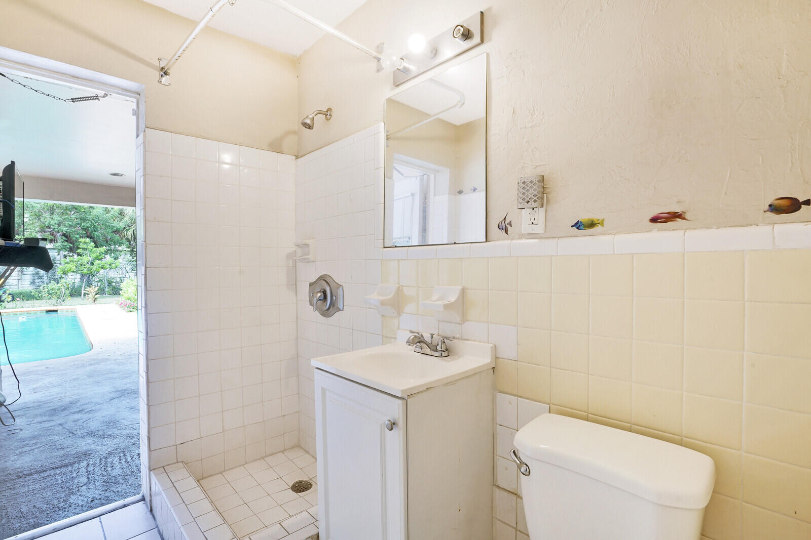 937 South Ridge Street Lake Worth Beach, FL 33460 - Photo 13 of 29 Cabana Bath