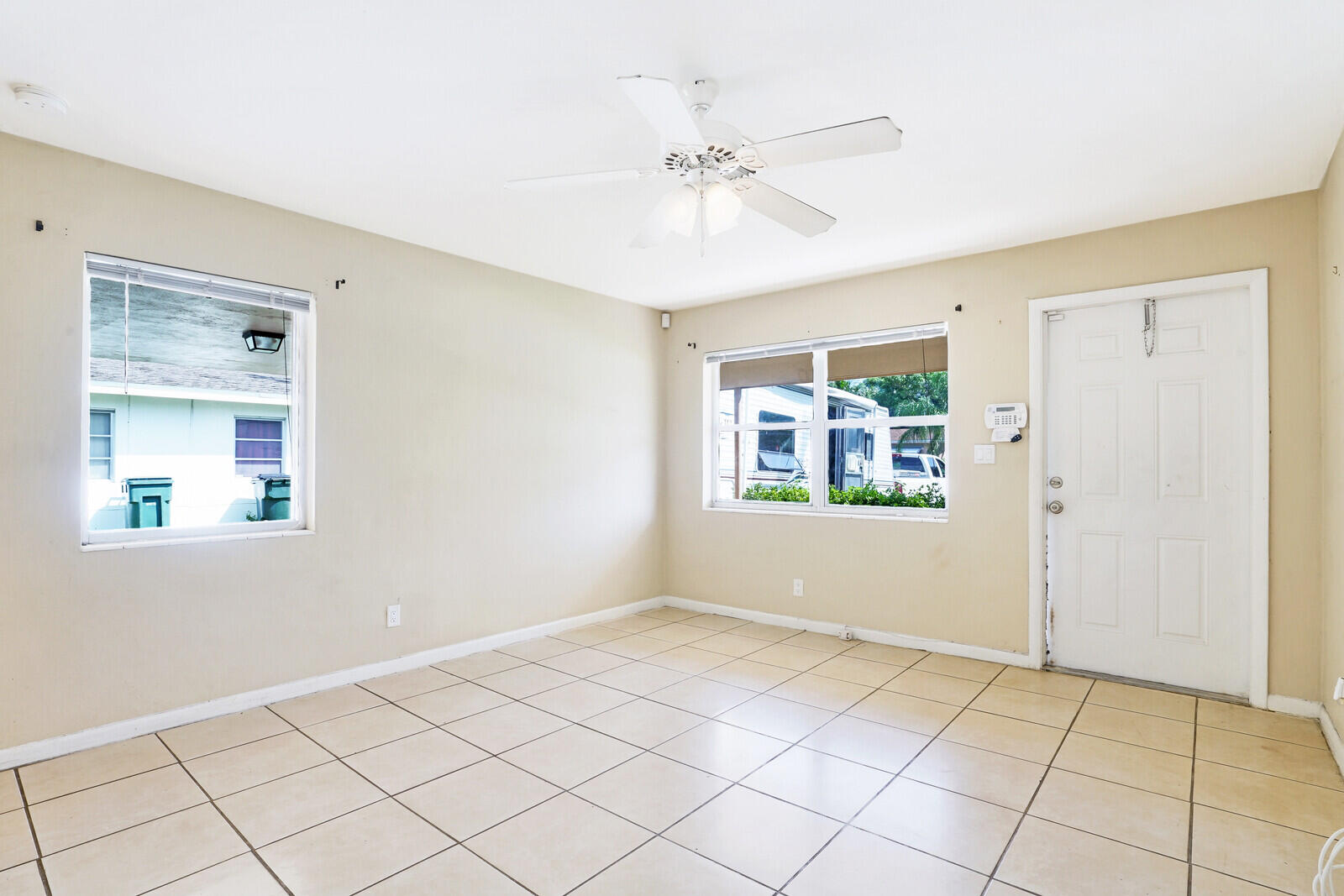 937 South Ridge Street Lake Worth Beach, FL 33460 - Photo 6 of 29 Living Room