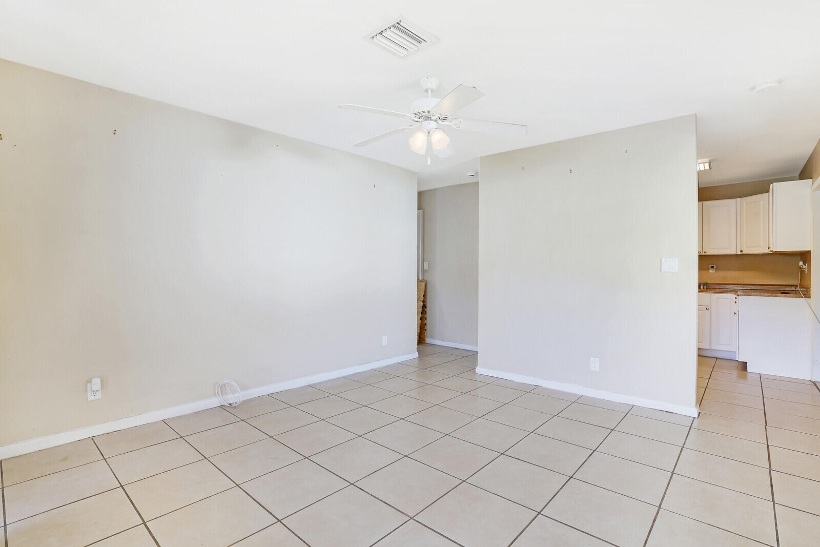 937 South Ridge Street Lake Worth Beach, FL 33460 - Photo 7 of 29 Living Room