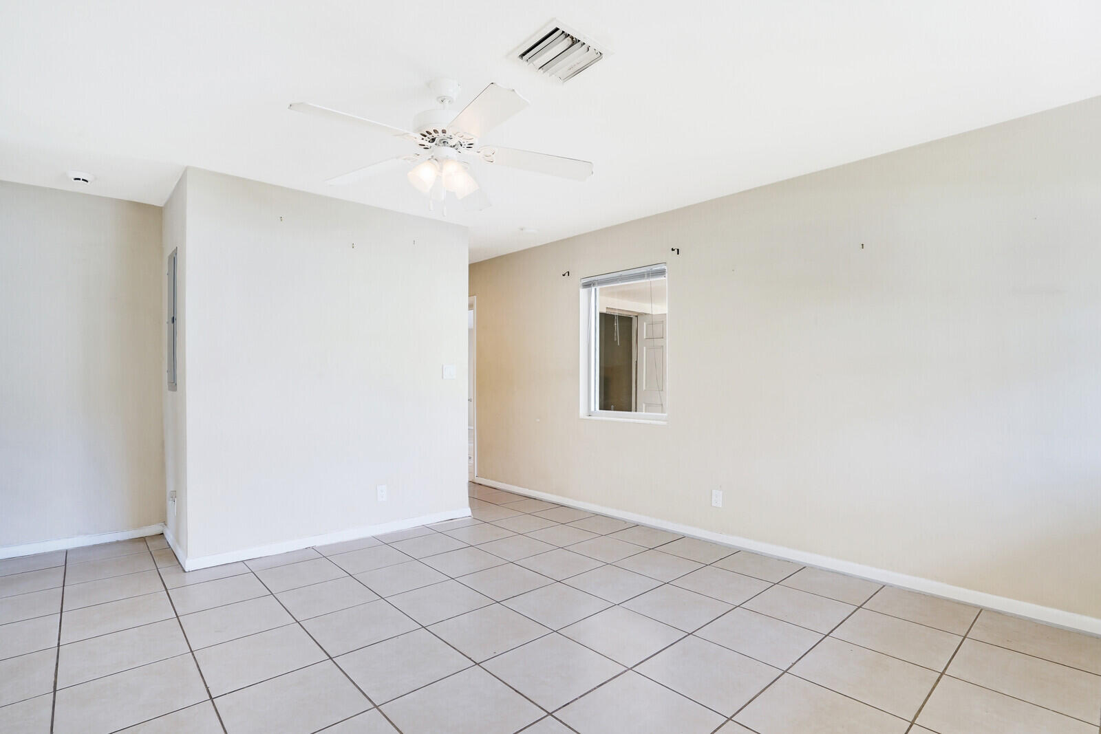 937 South Ridge Street Lake Worth Beach, FL 33460 - Photo 8 of 29 Living Room