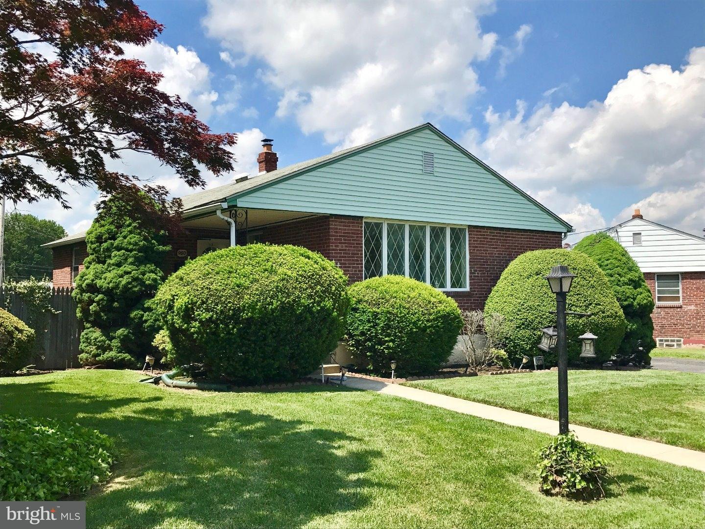 950 Crest Lane Springfield, PA 19064 - Photo 1 of 24 Exterior Front