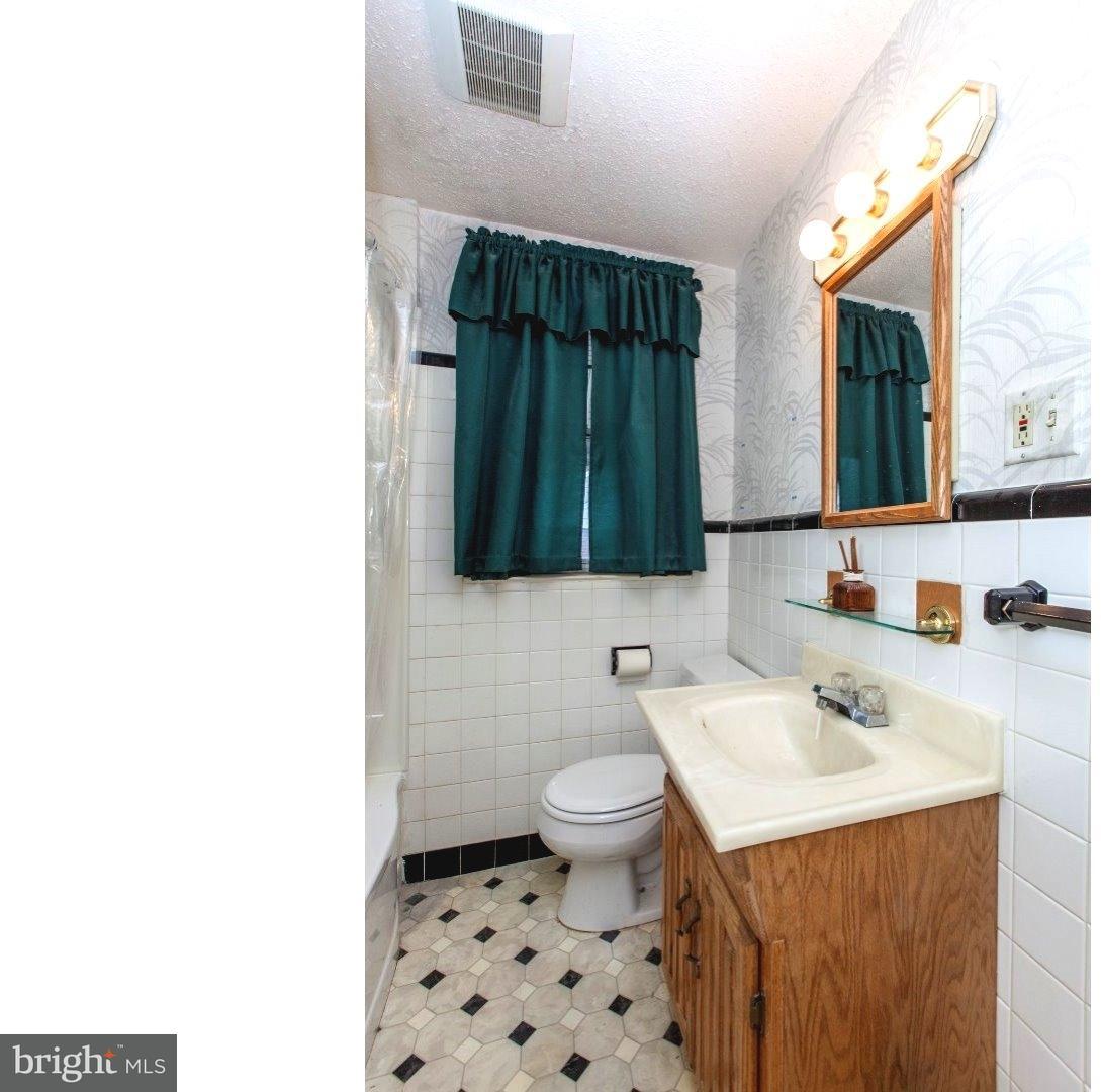 950 Crest Lane Springfield, PA 19064 - Photo 11 of 24 Bathroom
