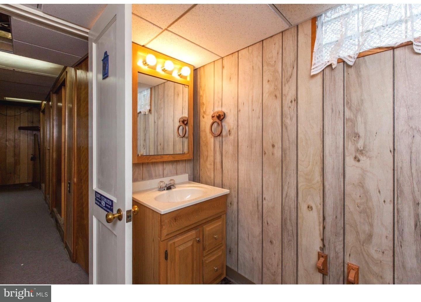 950 Crest Lane Springfield, PA 19064 - Photo 15 of 24 Half Bath