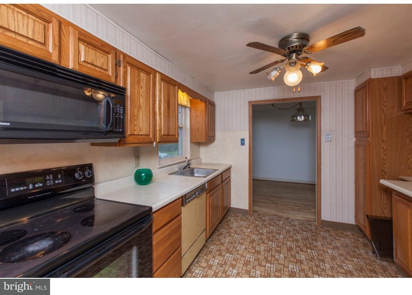 950 Crest Lane Springfield, PA 19064 - Photo 6 of 24 Kitchen