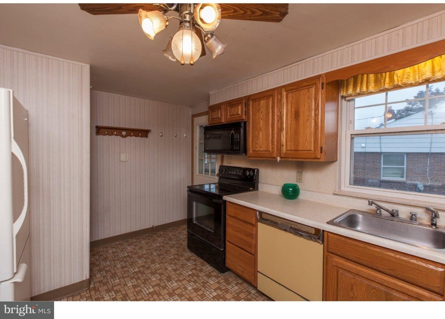 950 Crest Lane Springfield, PA 19064 - Photo 7 of 24 Kitchen