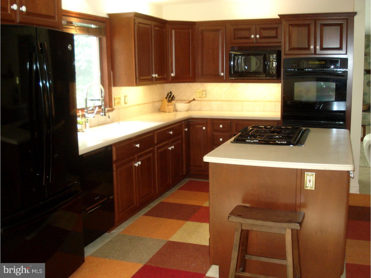 1716 Golf Road Reading, PA 19601 - Photo 3 of 25