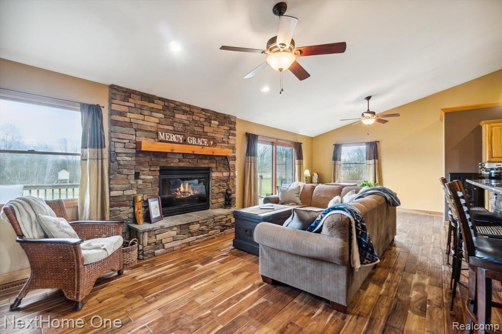 7463 Faussett Road Fenton, MI 48430 - Photo 4 of 53