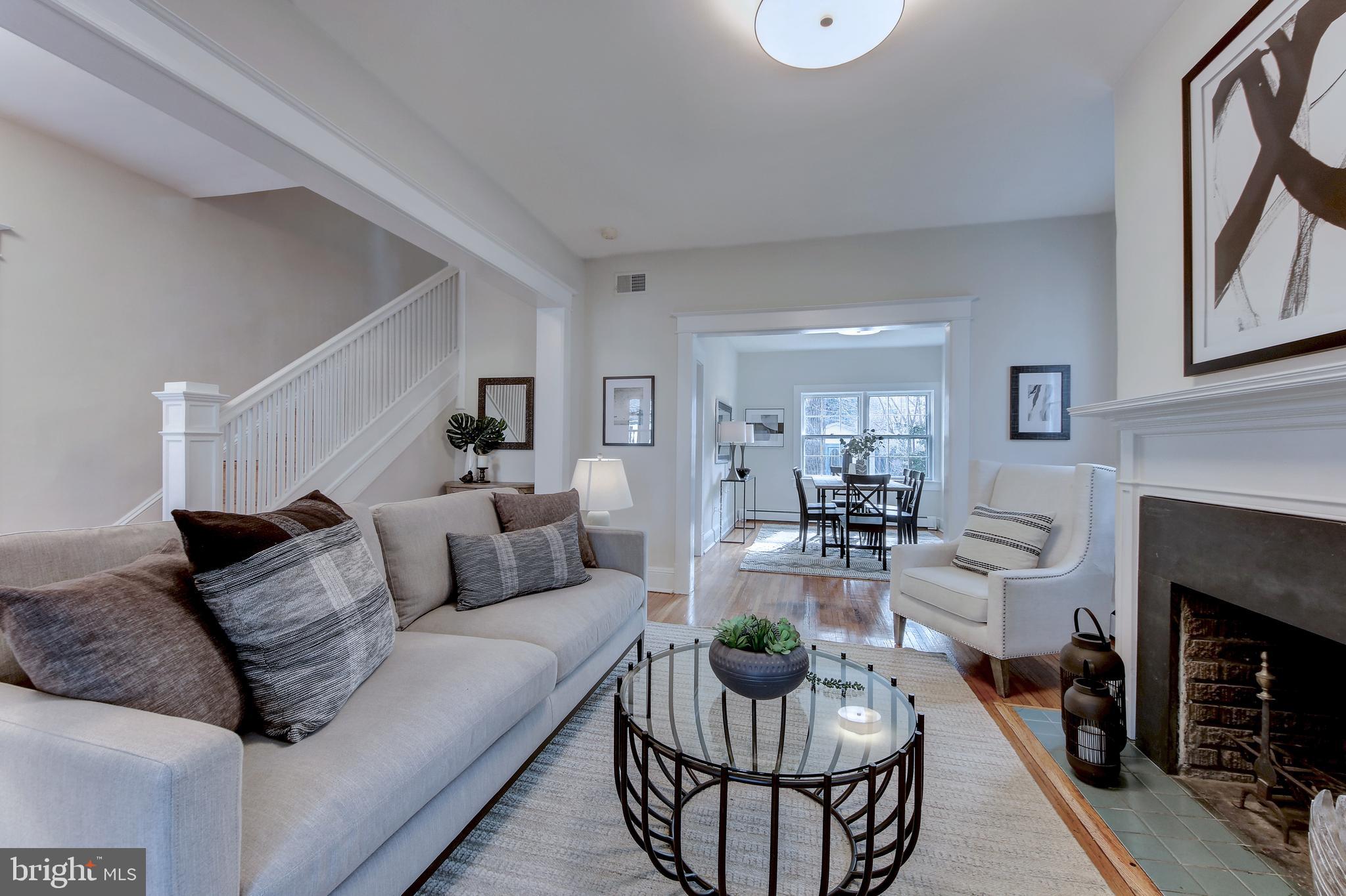 Spacious living room
