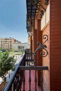 $2,033,290 | 15 Calle De La Salud