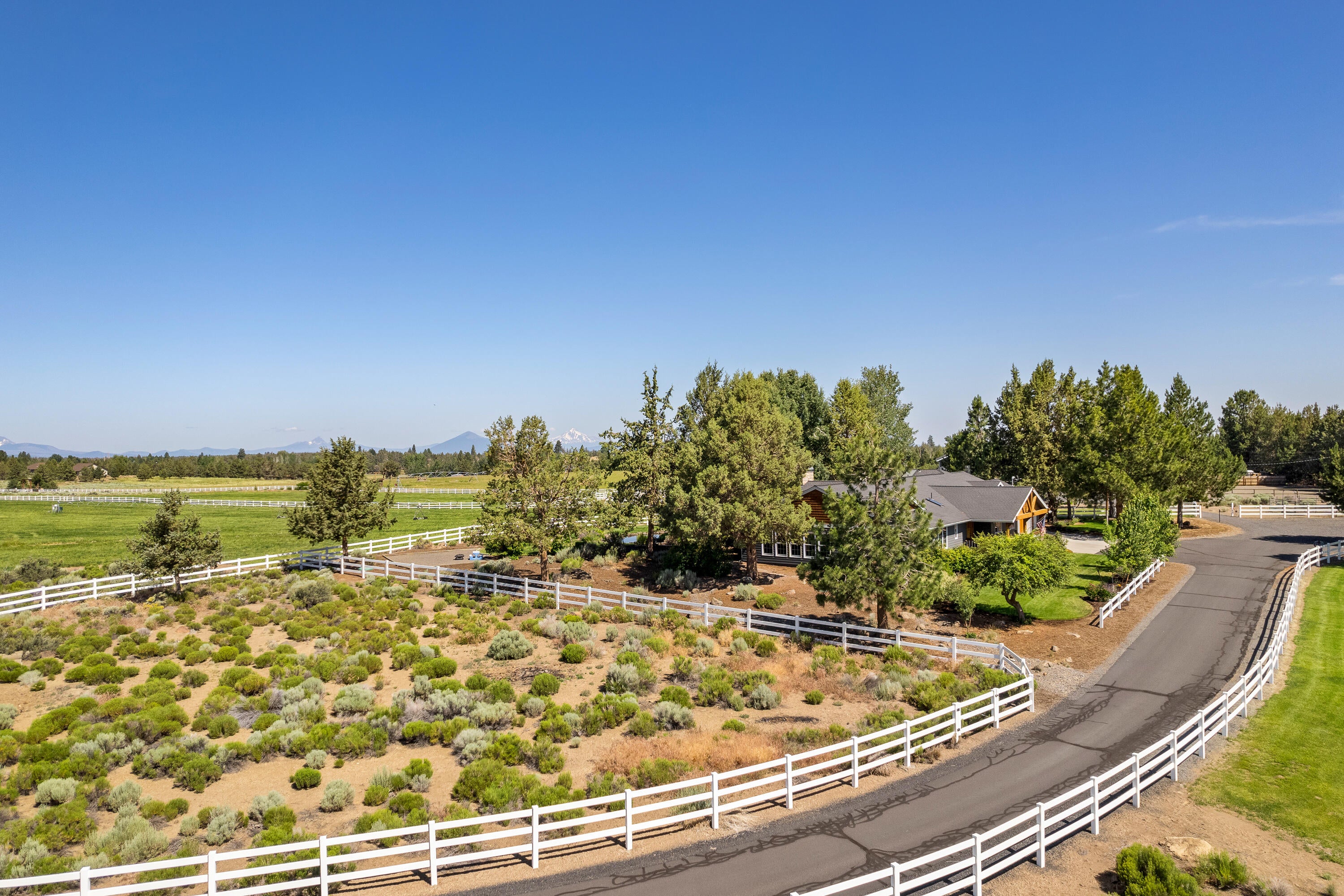 18611 Couch Market Road Bend, OR 97703 - Photo 52 of 55 52