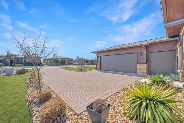 $844,900 | 2308 Kahala Sunset Drive, Spicewood, TX 78669