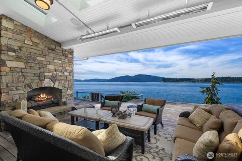 $8,900,000 | 1114 B Avenue, Anacortes, WA 98221