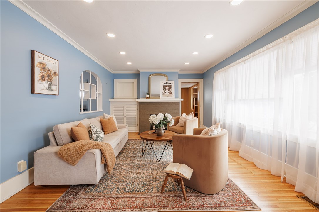 252 Brockley Road Irondequoit, NY 14609 - Photo 4 of 30