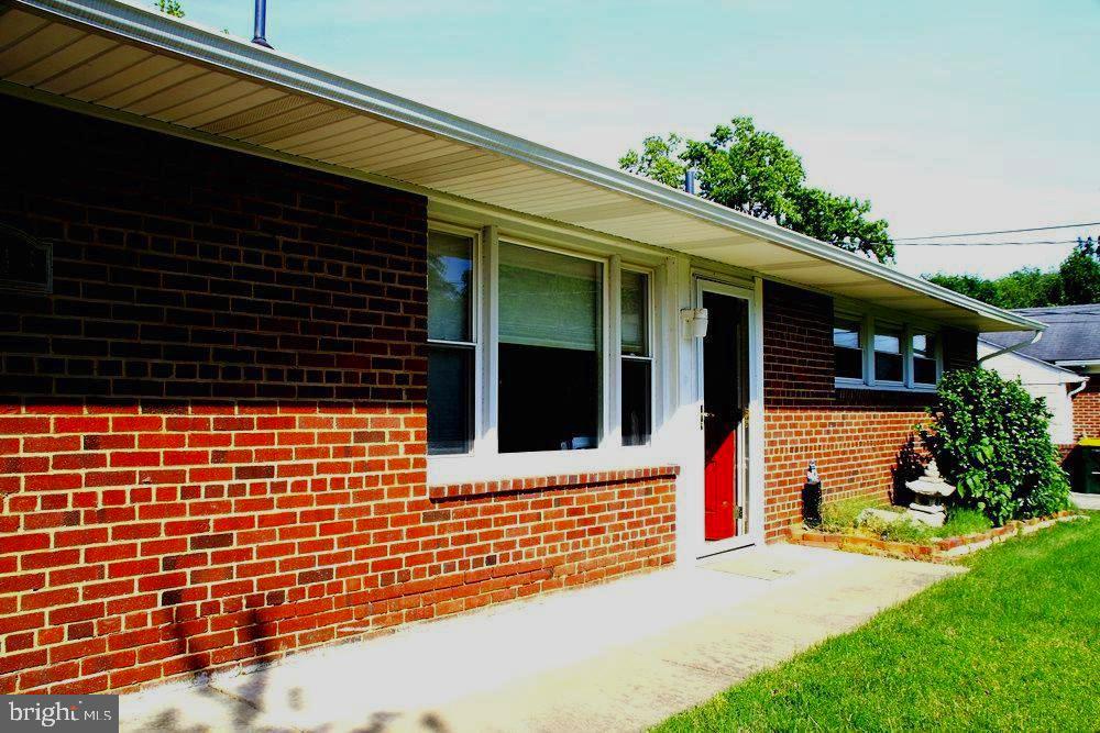 5213 Montgomery Street Springfield, VA 22151 - Photo 4 of 11 Exterior-Front