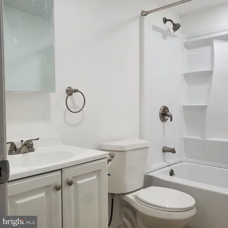 $1,600 | 27 Revelle Street, Unit B, New Castle, DE 19720