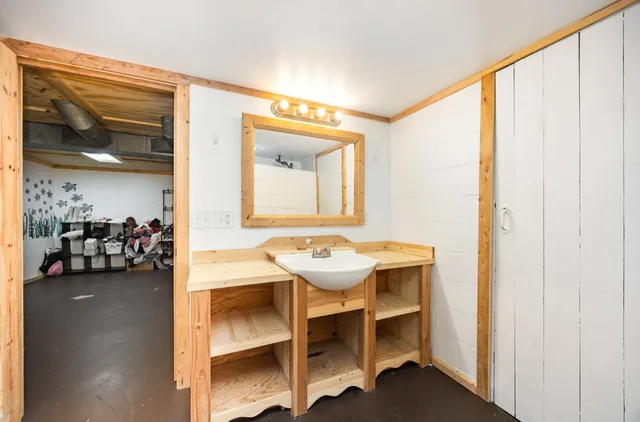 $250,000 | 1242 Highway 229, Batesville, IN 47006