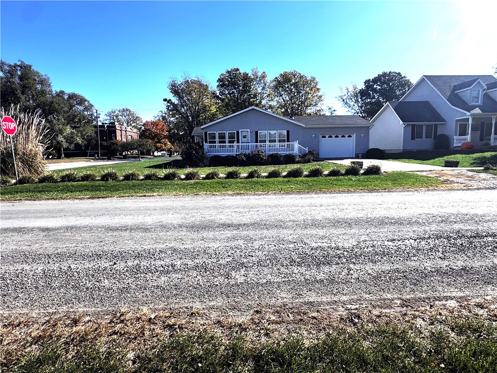 225 East North Street Assumption, IL 62510 - Photo 2 of 42