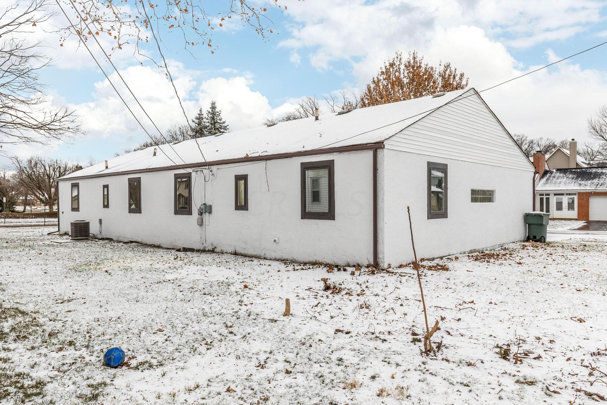 334 South Gould Road Columbus, OH 43209 - Photo 7 of 36