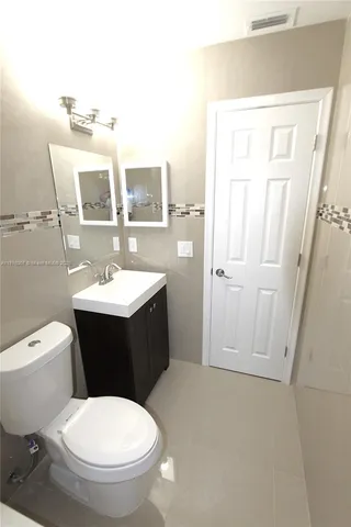 $259,900 | 2720 South Oakland Forest Drive, Unit 1208, Oakland Park, FL 33309