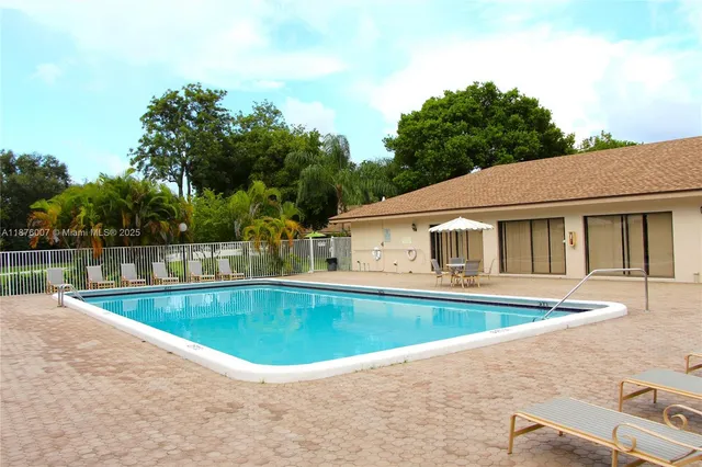 $259,900 | 2720 South Oakland Forest Drive, Unit 1208, Oakland Park, FL 33309