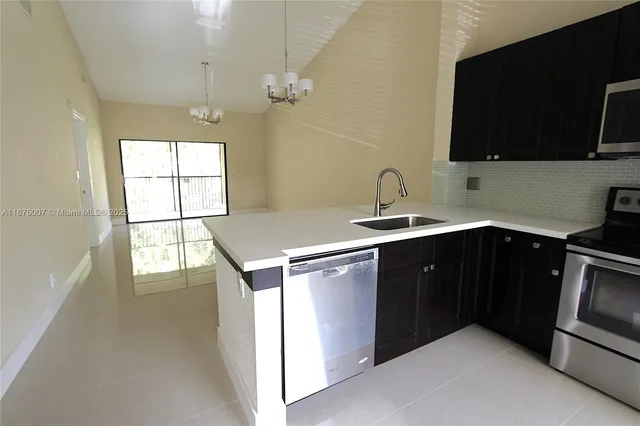 $259,900 | 2720 South Oakland Forest Drive, Unit 1208, Oakland Park, FL 33309