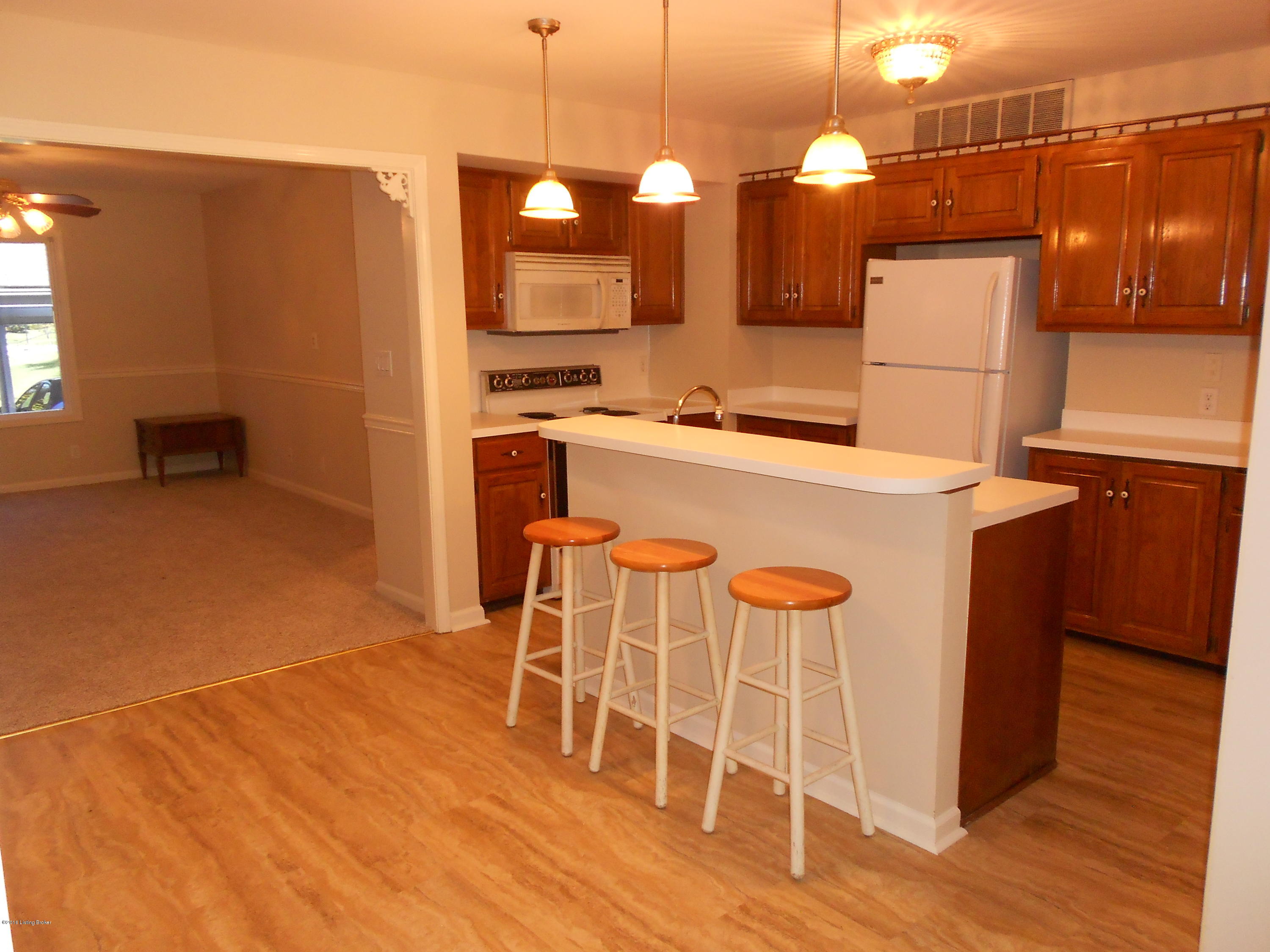268 Moser Road, Unit 268 Louisville, KY 40223 - Photo 7 of 25 Eat-in Kitchen with breakfast bar