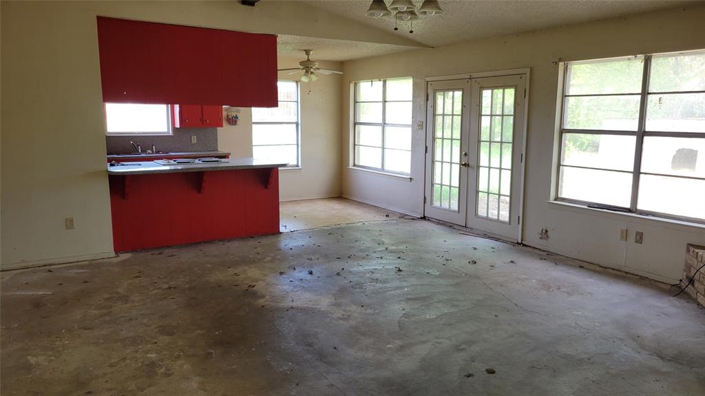 902 South Old Temple Road Hewitt, TX 76643 - Photo 5 of 32