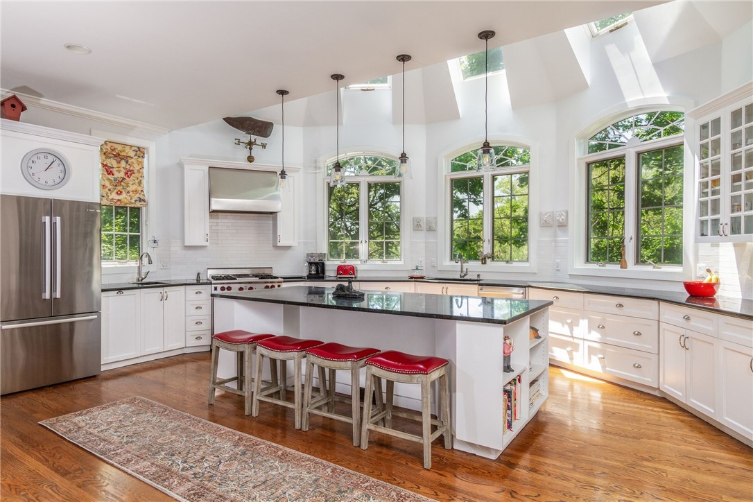 60 Gray Craig Road Middletown, RI 02842 - Photo 14 of 38