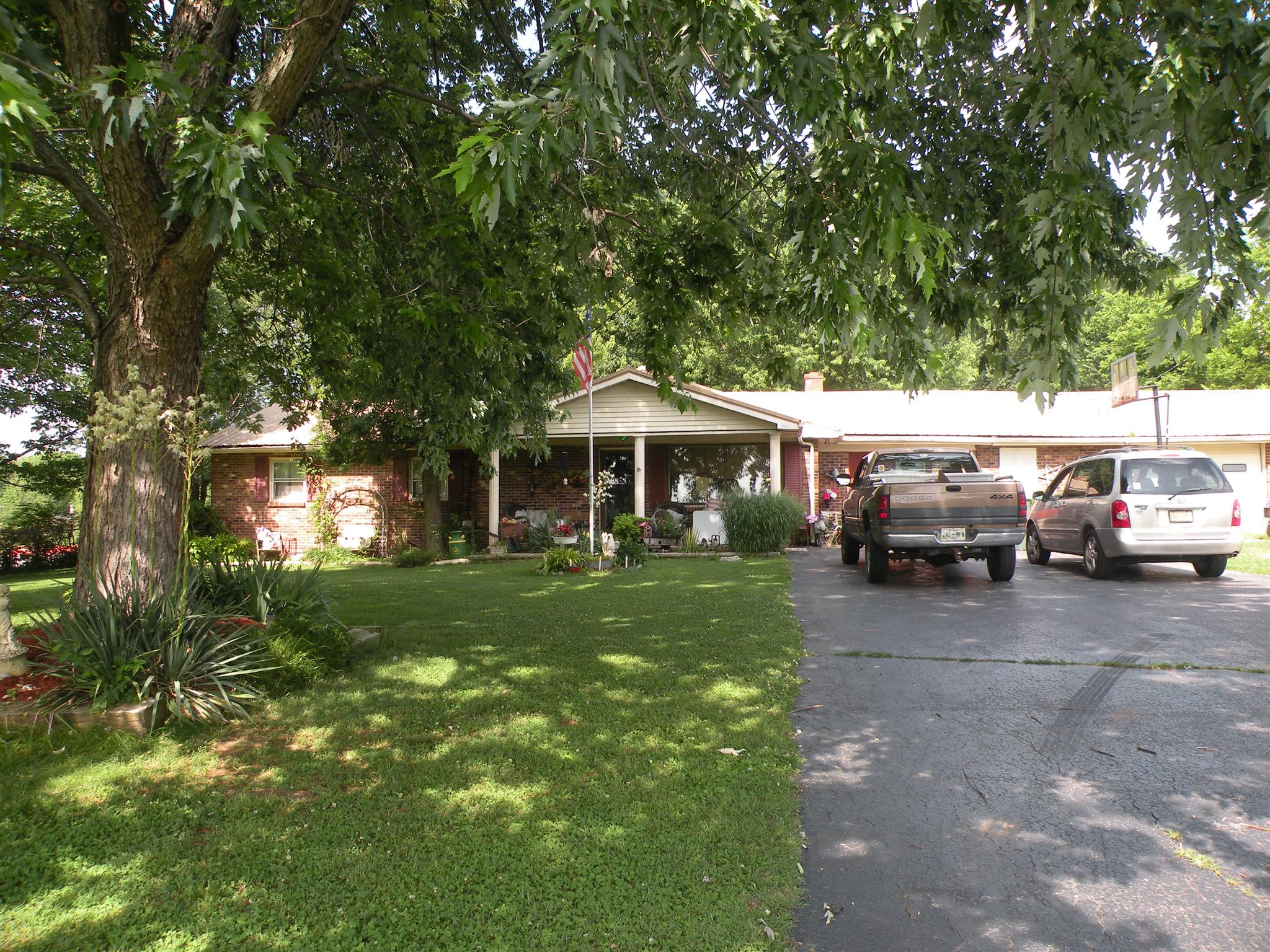 195 T G T Road Portland, TN 37148 - Photo 2 of 10