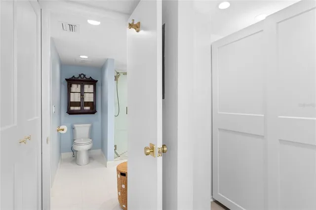 a bathroom with a toilet