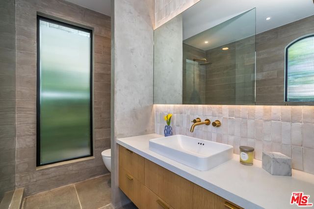 $2,595,000 | 742 North June Street, Los Angeles, CA 90038