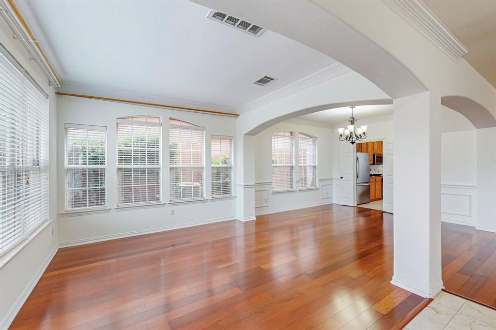 8609 Rugby Road Irving, TX 75063 - Photo 5 of 37