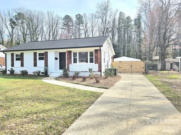 $2,400 | 2900 Enfield Road, Charlotte, NC 28205