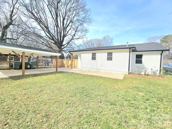 $2,400 | 2900 Enfield Road, Charlotte, NC 28205