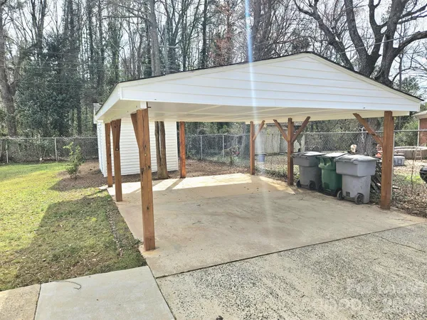 $2,400 | 2900 Enfield Road, Charlotte, NC 28205