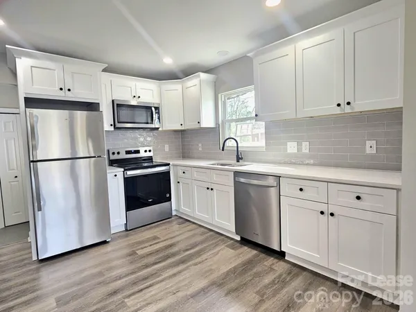 $2,400 | 2900 Enfield Road, Charlotte, NC 28205