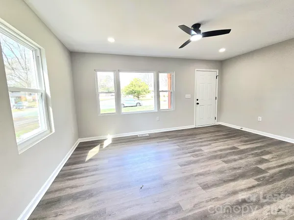 $2,400 | 2900 Enfield Road, Charlotte, NC 28205