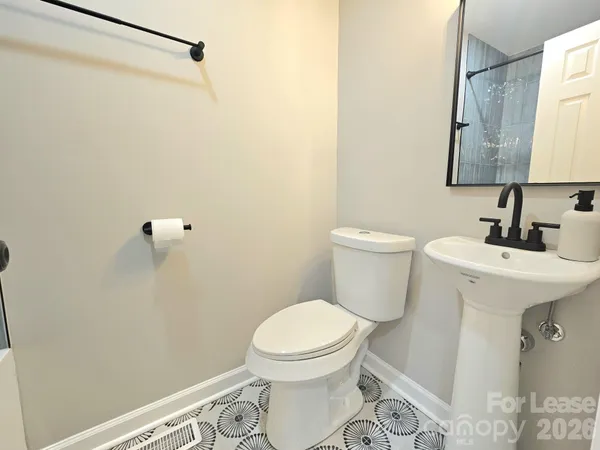 $2,400 | 2900 Enfield Road, Charlotte, NC 28205