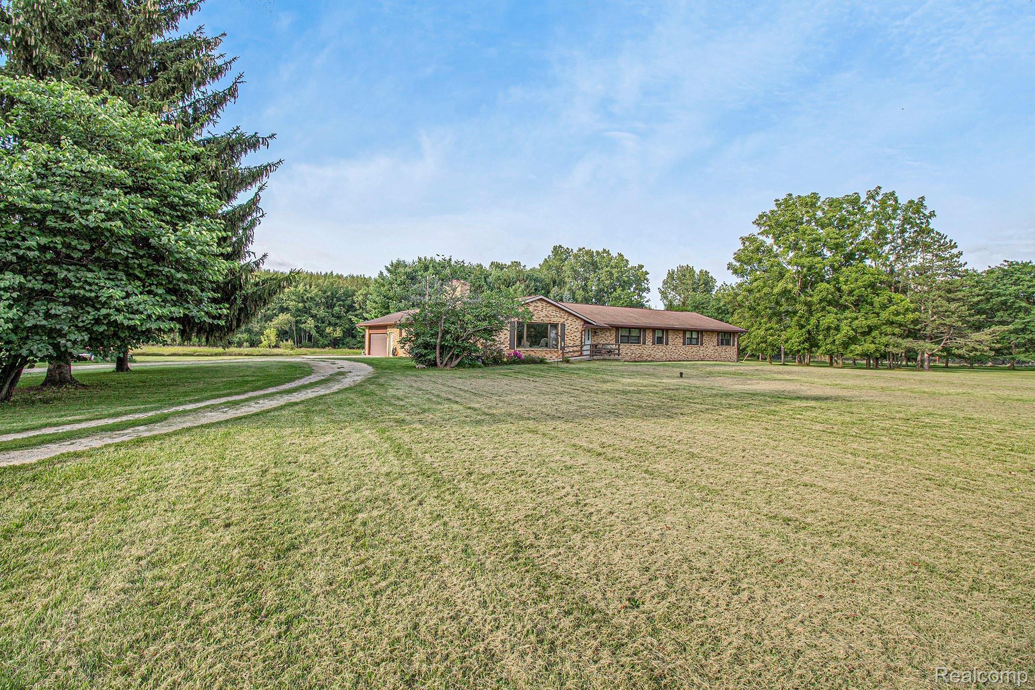 6500 Layton Road Fowlerville, MI 48836 - Photo 3 of 37 1.jpg