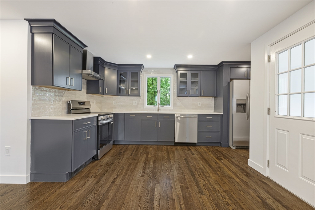 53 Highland Street Walpole, MA 02081 - Photo 7 of 34