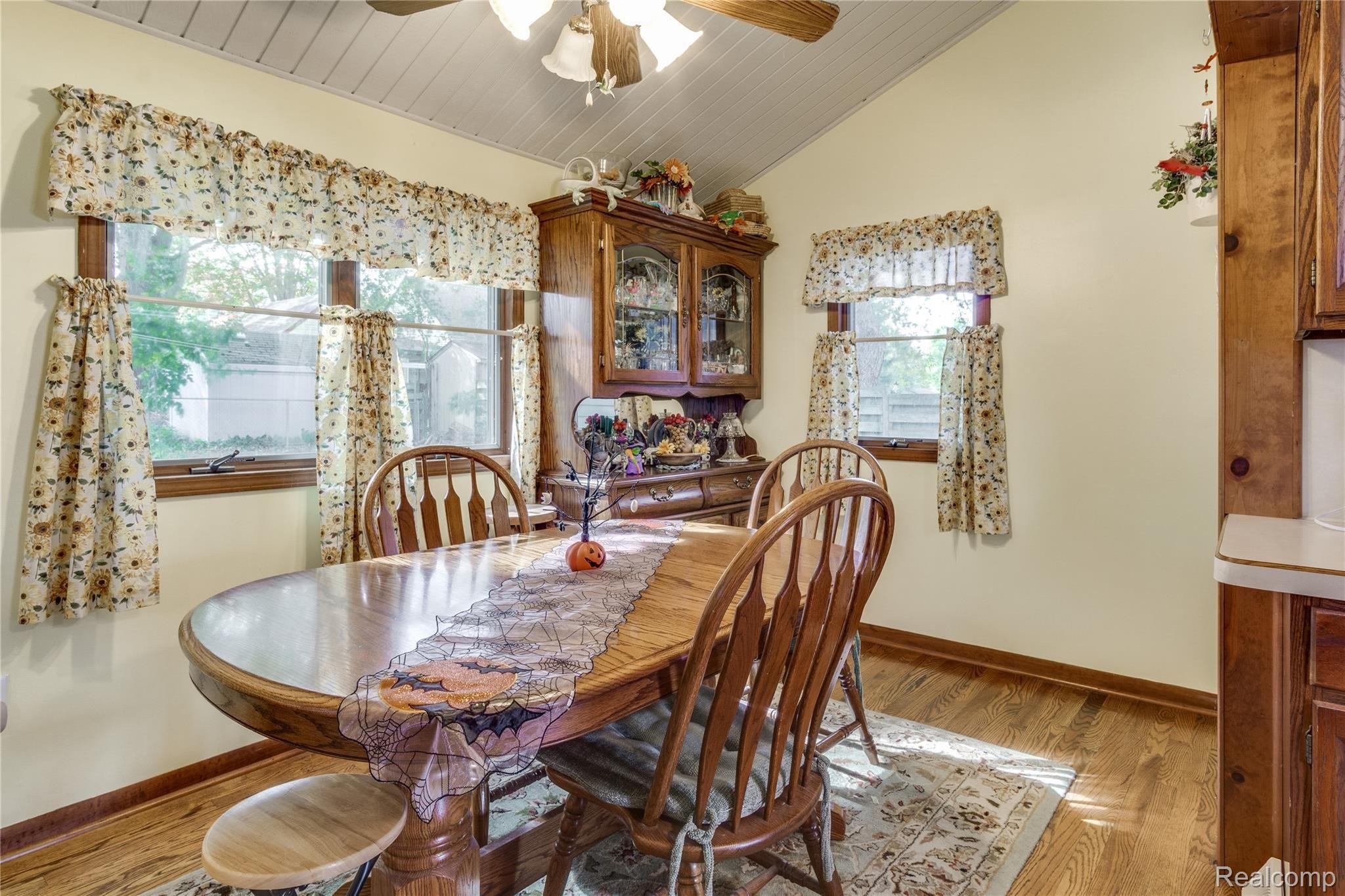 1189 Alton Road Flint, MI 48507 - Photo 7 of 16 Interiors (9 of 17).jpg