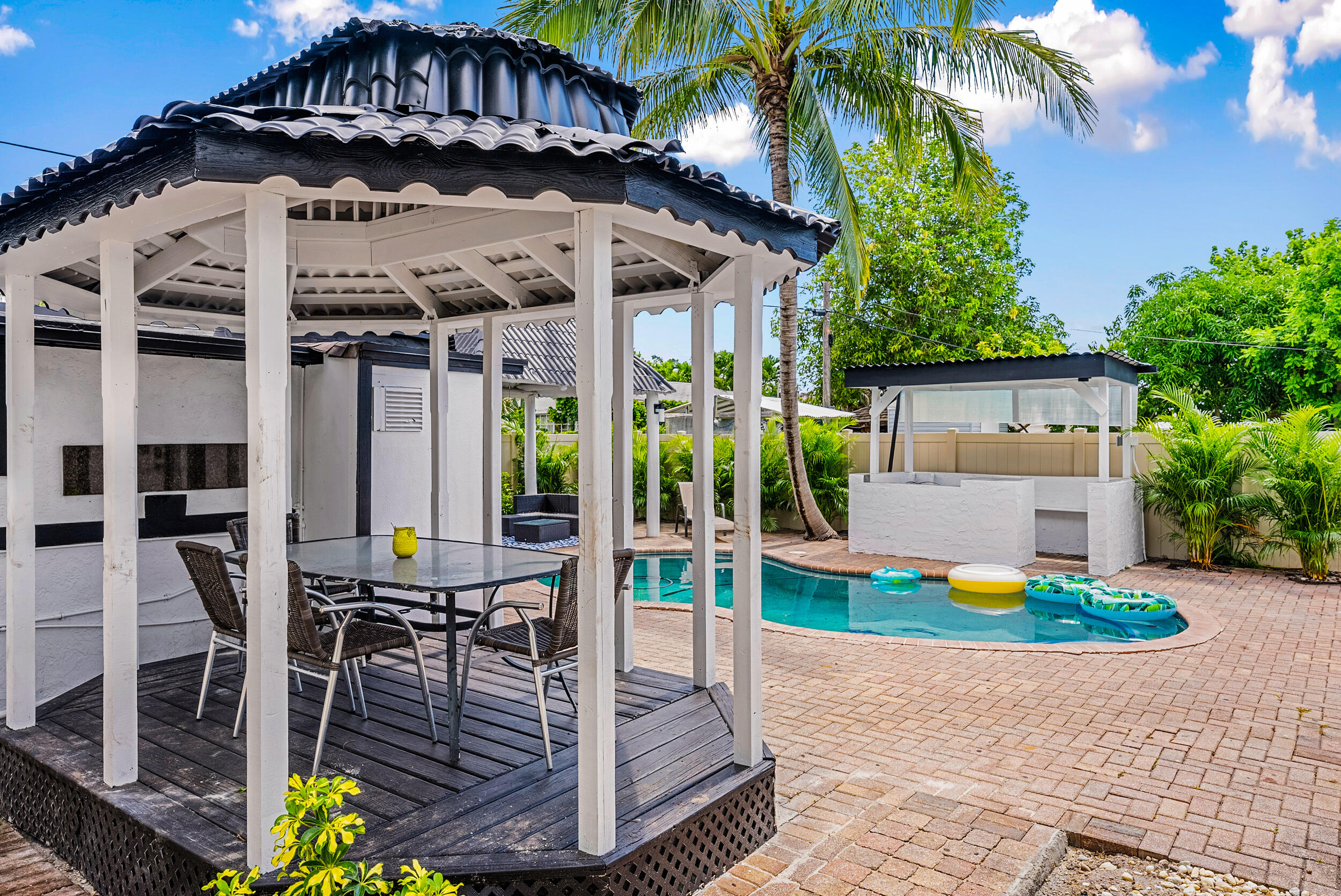 517 Colonial Road West Palm Beach, FL 33405 - Photo 17 of 23 517 Colonial Rd MLS-17