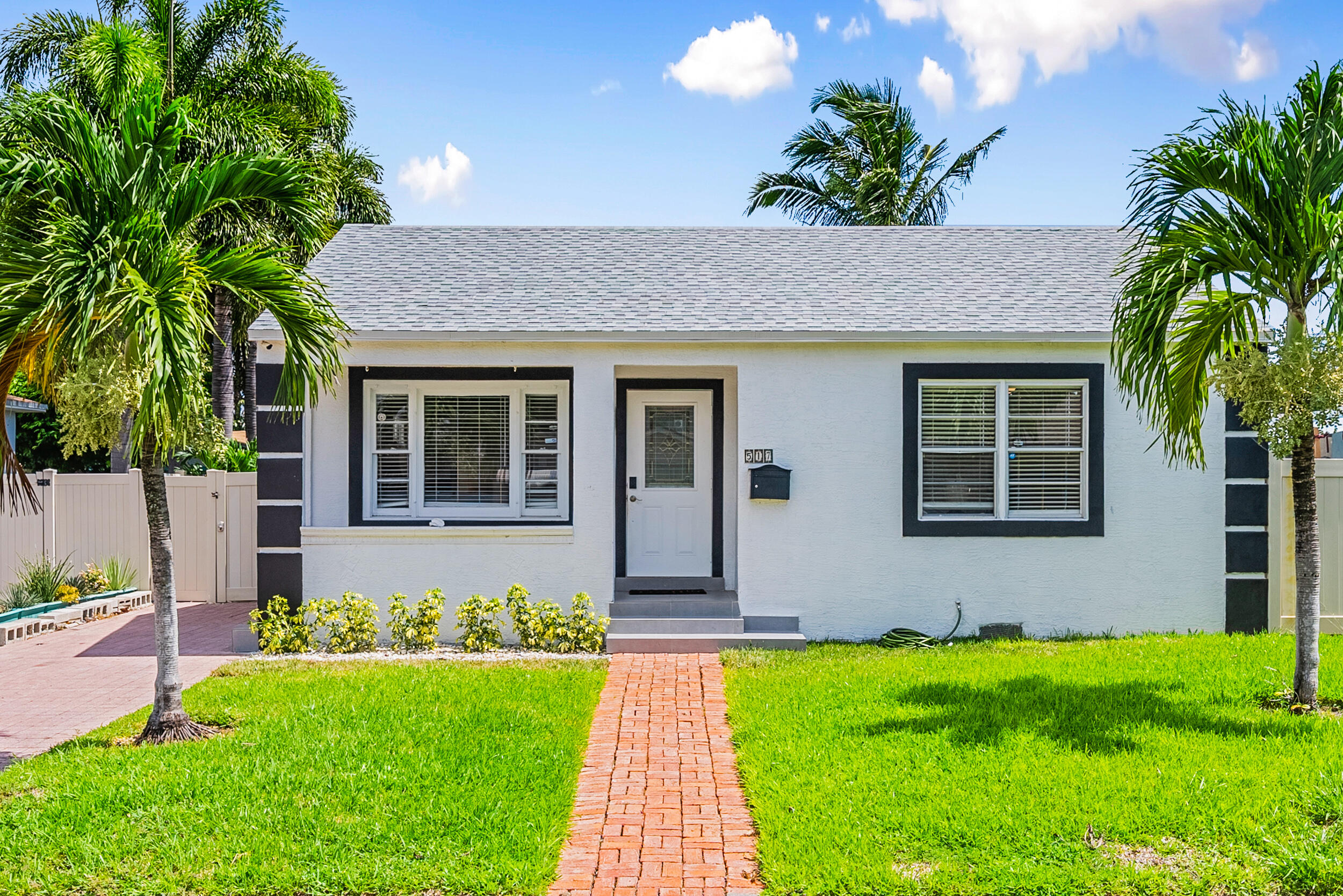 517 Colonial Road West Palm Beach, FL 33405 - Photo 18 of 23 517 Colonial Rd MLS-22