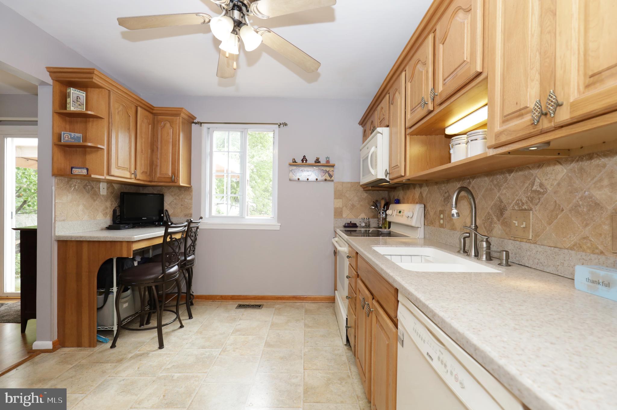 8611 Weems Road Manassas, VA 20110 - Photo 12 of 46 Great use of Space in Kitchen!