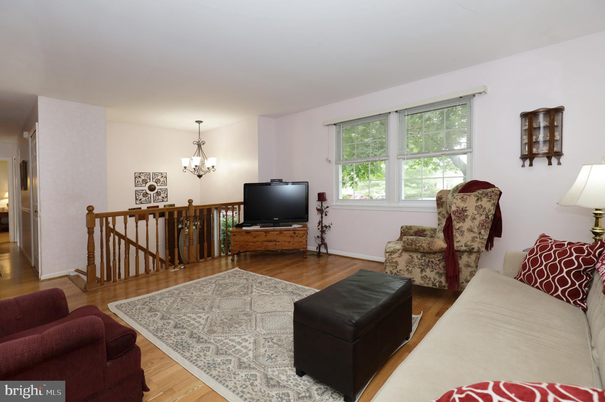 8611 Weems Road Manassas, VA 20110 - Photo 7 of 46 Another Living Room view! Light and Bright!
