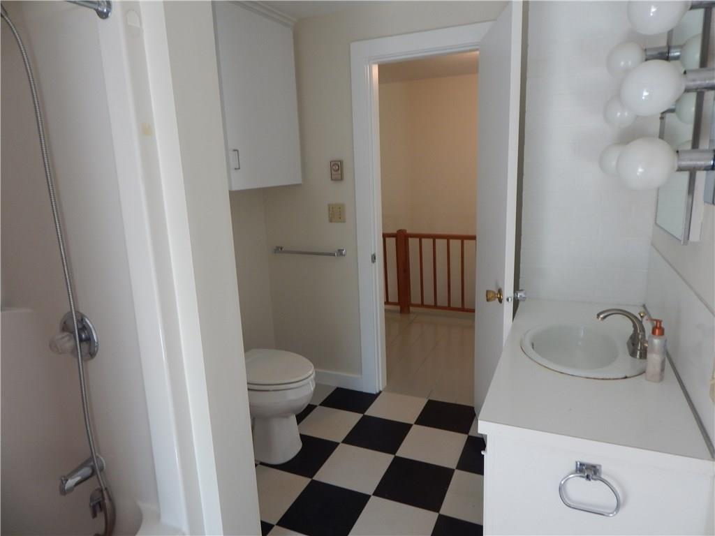 2986 Friendship Road Waldoboro, ME 04572 - Photo 25 of 33 Up level full bathroom.