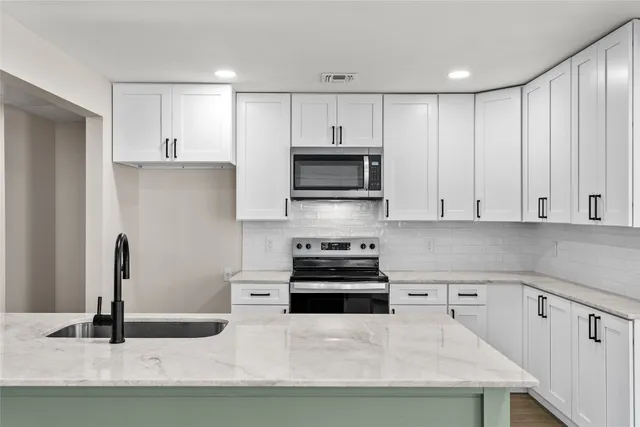 $380,000 | 347 Monroe Street, Giddings, TX 78942