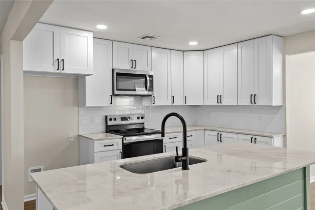 $380,000 | 347 Monroe Street, Giddings, TX 78942