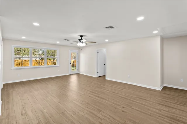 $380,000 | 347 Monroe Street, Giddings, TX 78942